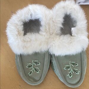 Cozy suede beaded Women's moccasin Slippers with real Fur trim